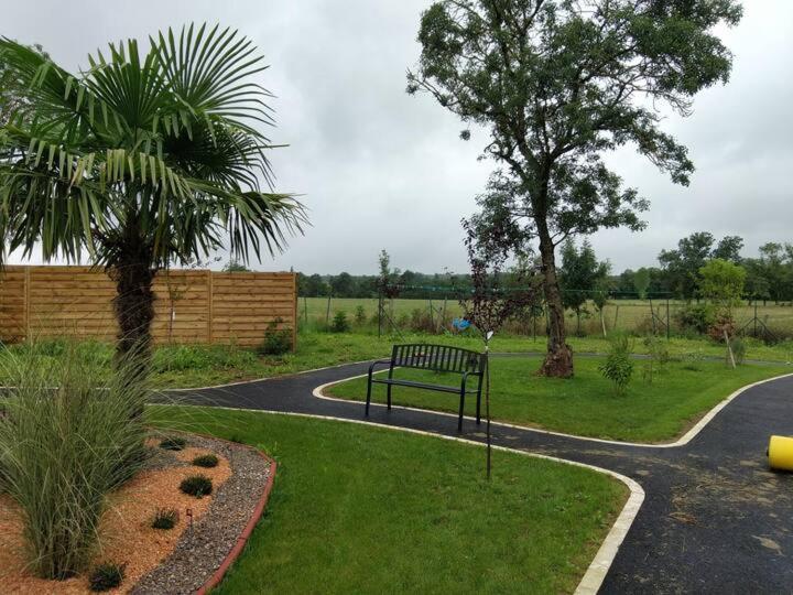 Agréable Chambre privative avec piscine et jacuzzi. Septfonds Esterno foto