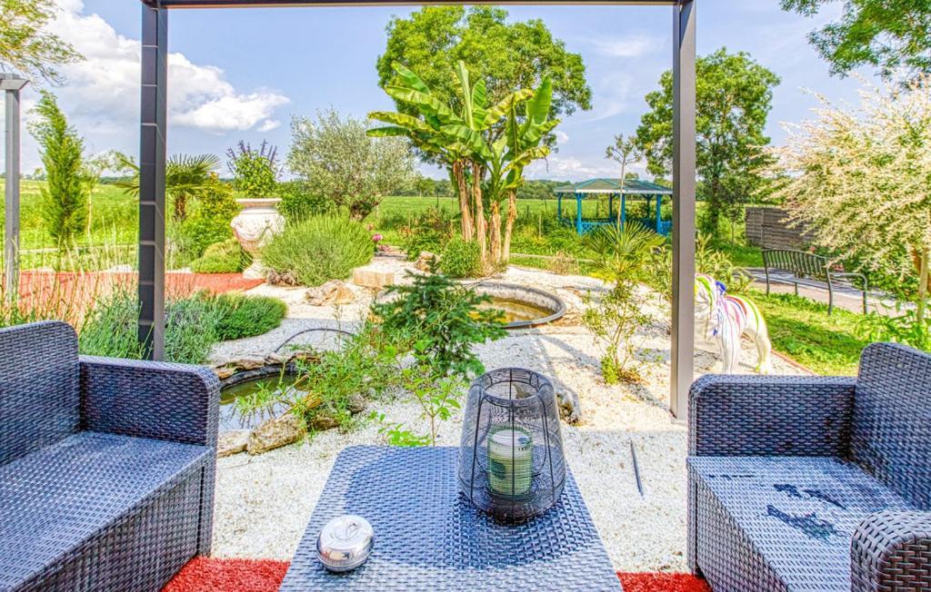 Agréable Chambre privative avec piscine et jacuzzi. Septfonds Esterno foto